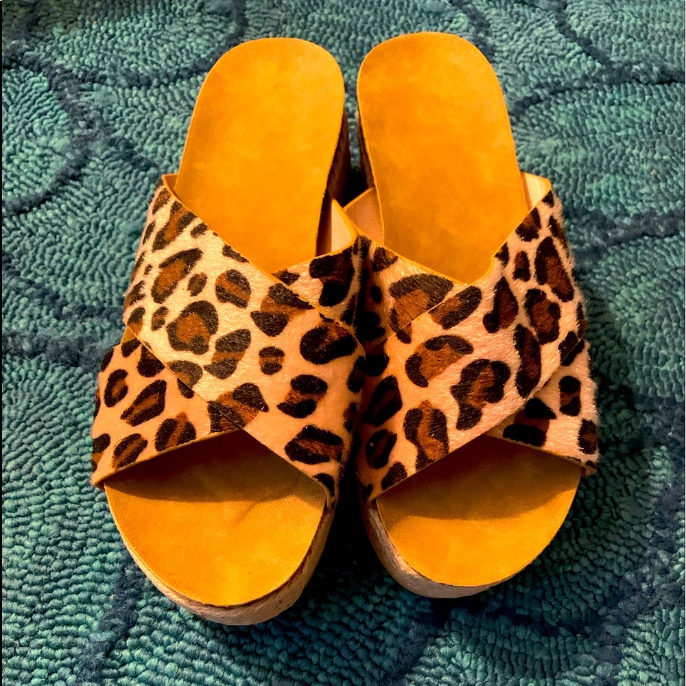 Platform, size 8 Leopard Print Sandals! NEW